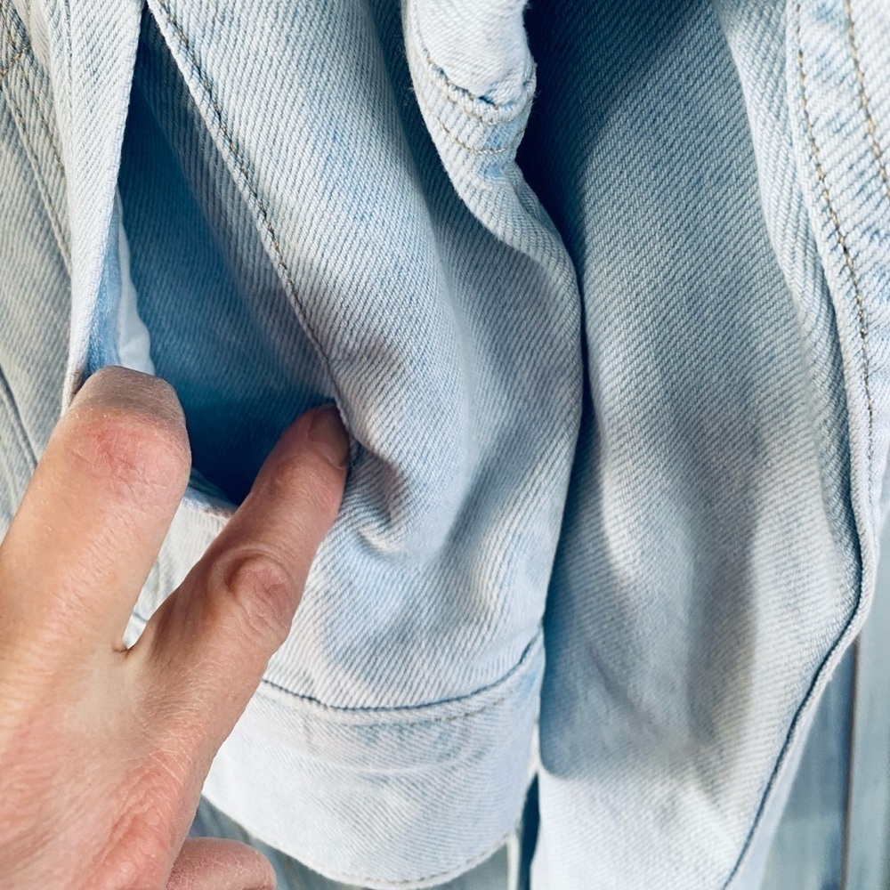 WOMEN'S Levi's® Silvertab™ Cropped Trucker Jean Jacket - Picture 8 of 15